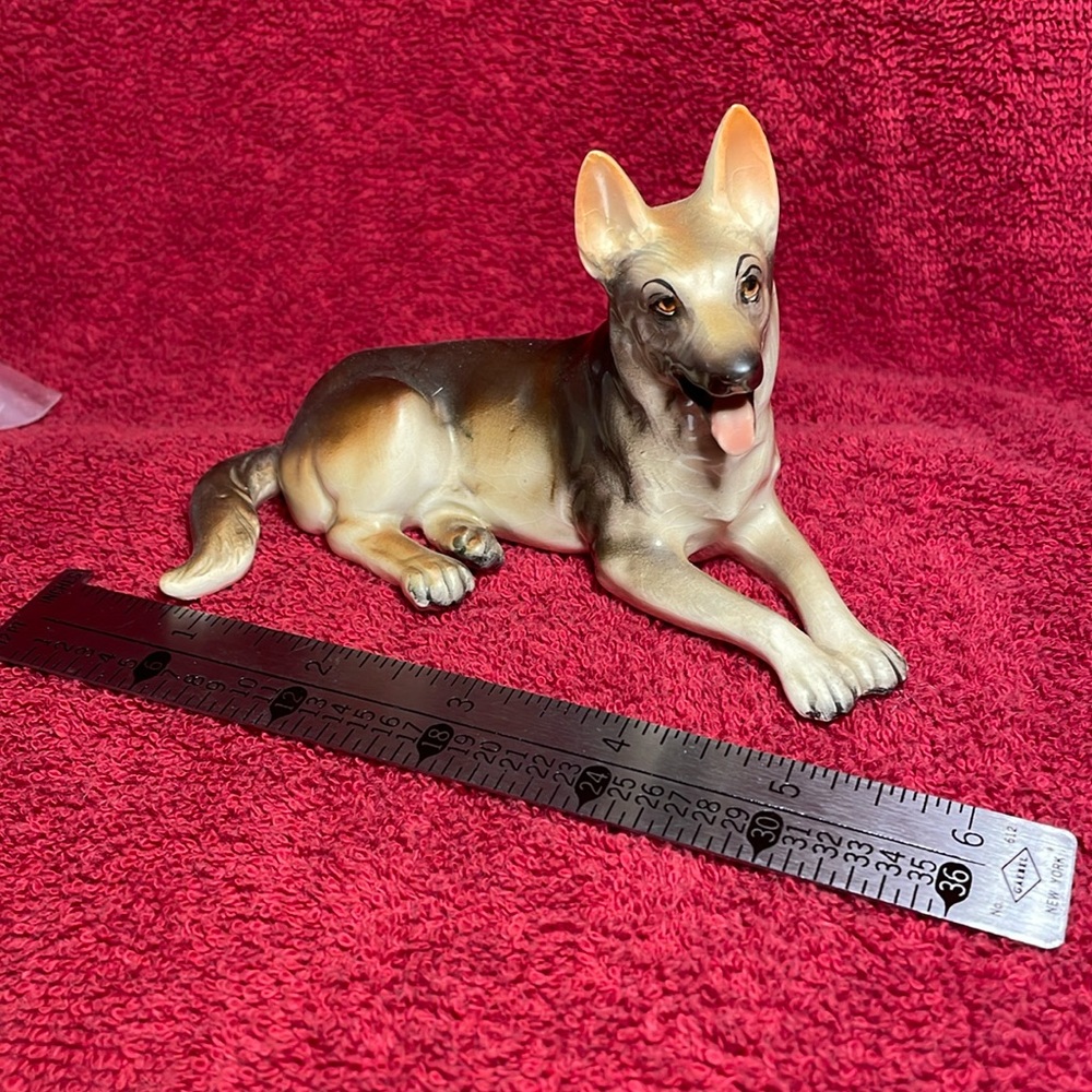 The German Shepherd IS from MOMS COLLECTION !